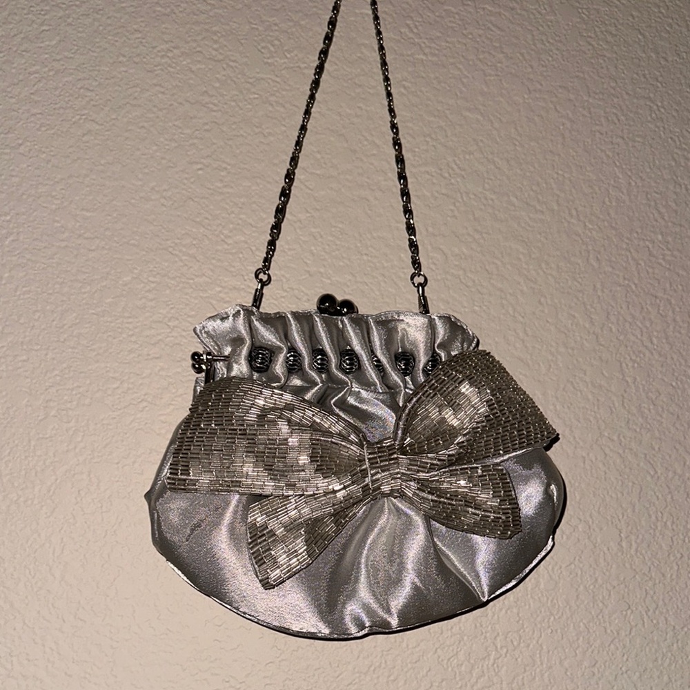 Elegant Silver Evening Clutch with Bow